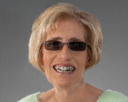 My Journey Into Blindness and the Surgery That Restored it. Elizabeth Pizzarello