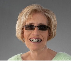 My Journey Into Blindness and the Surgery That Restored it. Elizabeth Pizzarello